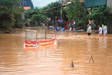 Nhiều khu vực ở Phong Nha, Sơn Trạch vẫn bị chìm sâu trong nước.