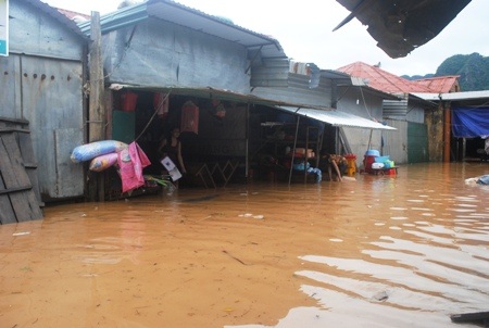 Nhiều khu vực ở Phong Nha, Sơn Trạch vẫn bị chìm sâu trong nước.