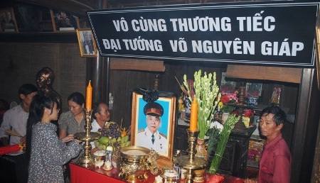 Mấy ngày qua, có hàng ngàn người đến viếng Đại tướng tại quê nhà