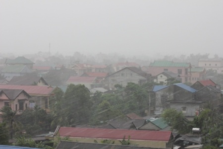 Thành phố Đông Hà có mưa lớn, gió giật cấp 6, cấp 7 (Ảnh: Đăng Đức)