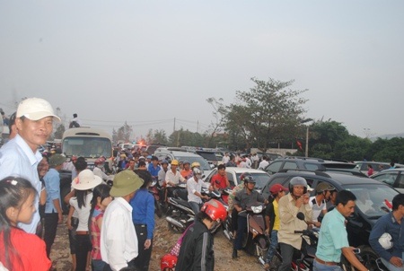 Quốc lộ 1A qua huyện Quảng Trạch bị tê liệt hoàn toàn.