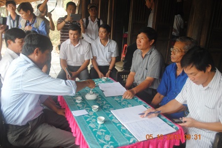 Các vị lãnh đạo địa phương họp bàn lập tiểu ban tổ chức lễ tang tại quê nhà