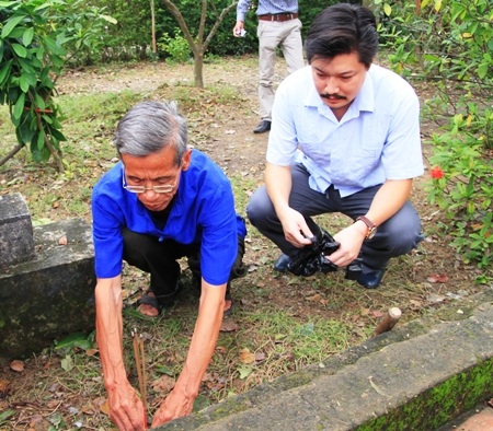 Các vị lãnh đạo địa phương họp bàn lập tiểu ban tổ chức lễ tang tại quê nhà