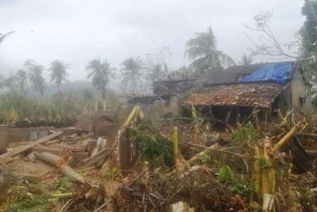Vùng đất Quảng Sơn tan hoang sau trận lũ, lốc dồn dập
