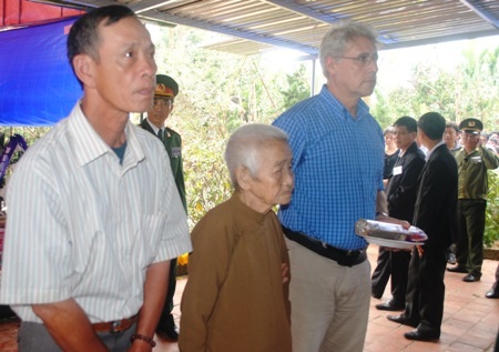 Cụ Tôn Nữ Trí Huệ vượt hàng trăm km từ Huế ra Quảng Bình viếng Đại tướng