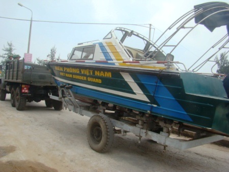 Lực lượng vũ trang chuẩn bị sẵn phương tiện để ứng phó với bão