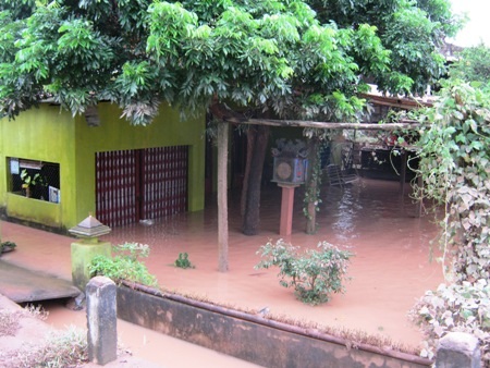 Nhiều nhà dân vẫn bị ngập sâu gần 2m