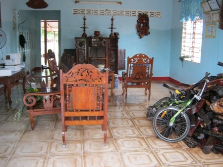 Một số nhà dân nước đã rút hết 