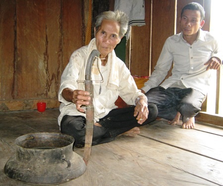 Gìa làng Hồ Xe kể về  ý nghĩa của các lễ vật 