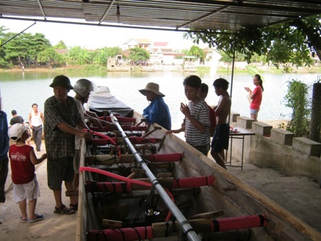 Chỉnh trang lại thuyền bơi