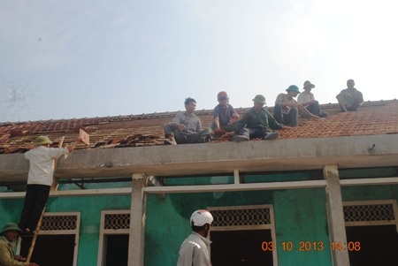Lợp lại mái ngói bị hư hỏng
