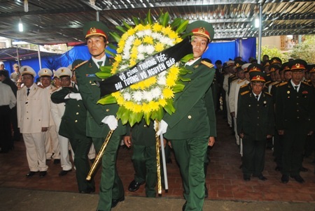 Đoàn cán bộ, chiến sĩ Ban chỉ huy Quân sự huyện Lệ Thủy