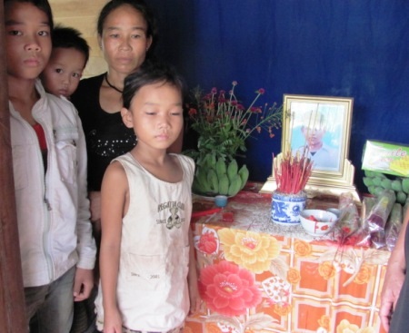 Vợ con anh Nguyên đau xót trước sự ra đi đột ngột của anh 