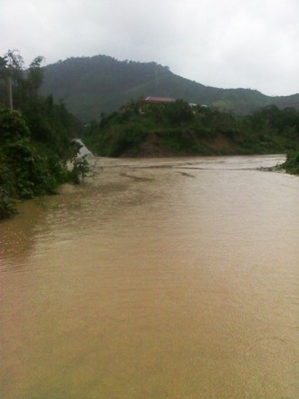 Mực nước trên sông Đăkrông, tỉnh Quảng Trị vẫn đang ở mức cao