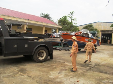 Lực lượng CSGT Công an Quảng Bình sẵn sàng triển khai phương án ứng phó với bão (Ảnh Đặng Tài)