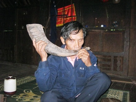 Chiếc tù và này được ông Sen lưu giữ từ rất lâu