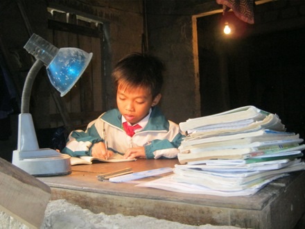 Em biết tự sắp xếp thời gian học cho mình và nhiều năm liền em luôn đạt danh hiệu học sinh khá