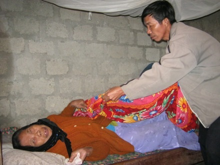 Bà Thuấn bị bệnh nhồi máu cơ tim, huyết áp cao và thường xuyên phải đi viện cấp cứu