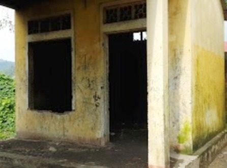 Hơn 100 học sinh chen chúc trong nhà bán trú xuống cấp - 7 Khu nhà bếp đã bị hư hỏng nặng