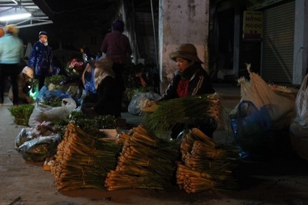 Những quầy thịt mở bán sớm hơn thường ngày để phục vụ nhu cầu người mua