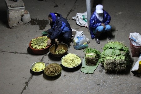 Những mớ rau, mớ cải bán được đồng nghĩa với việc họ có cái Tết ấm áp hơn