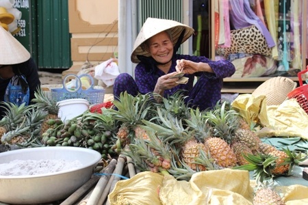 Phiên chợ ngày Tết tấp nập người mua bán