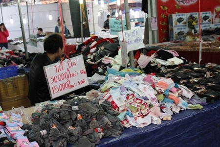 Hội chợ Xuân “xả hàng”, khuyến mại vẫn vắng khách mua