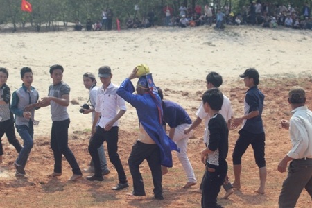 Trưởng làng phát cù