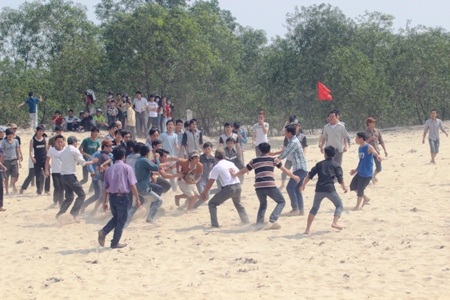 Quyết liệt tranh cù