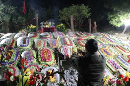 Khu mộ Đại tướng nghi ngút khói hương bởi đã có các anh túc trực