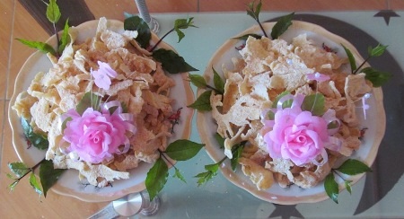 Sản phẩm mứt gừng được bày biện hết sức bắt mắt (Ảnh: Kiều Oanh)