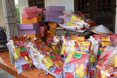 Ngựa, xe cho người cõi âm đắt hàng dịp sát Tết