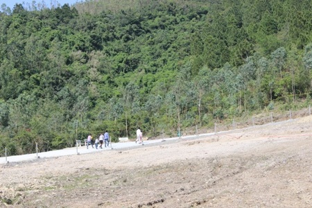 Nườm nượp khách về Vũng Chùa viếng Đại tướng