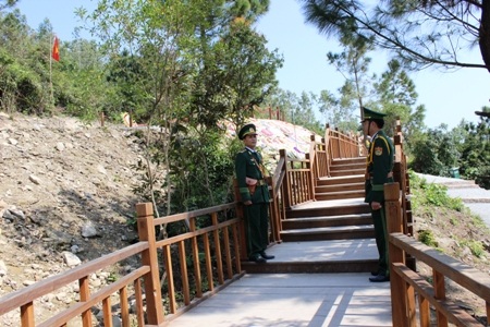 Kính cẩn, trang nghiêm canh giấc ngủ của Người