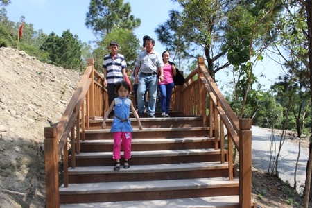 Nườm nượp khách về Vũng Chùa viếng Đại tướng