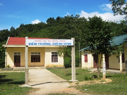 Nhiều điểm trường được mở để dạy chữ cho con em các bản vùng xa