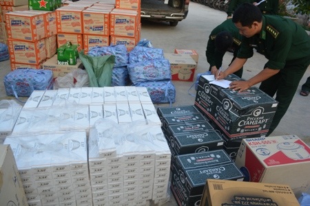 Hàng lậu với số lượng lớn bị đồn Biên phòng CKQT Lao Bảo bắt giữ