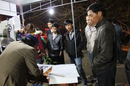 ...cũng có rất nhiều người xin chữ đầu năm