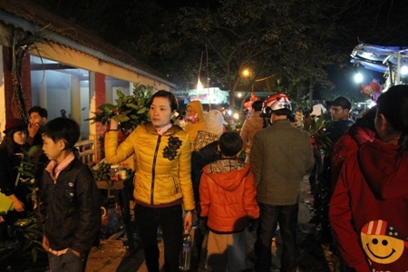 Ai đến chợ đình cũng mua vận may để hy vọng trong năm gặp nhiều điều thuận lợi