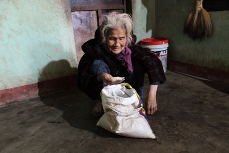 Toàn bộ số gạo chính quyền phân cho bà Hòe dịp trước Tết