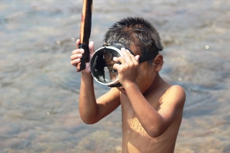 Thợ lặn nhí Hồ Văn Huyên