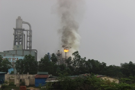 Phóng viên không được tiếp tận hiện trường vụ cháy