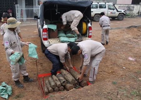 ...và đưa đi xử lý