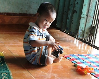 Các cháu vui chơi bình thường nhưng hoàn toàn không nghe được, nói được