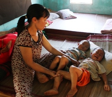 Từ ngày phát hiện 2 con bị câm, điếc bẩm sinh, vợ chồng anh Hải như suy sụp tinh thần