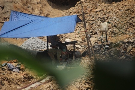 Vàng tặc hoạt động một cách công khai và rầm rộ tại A Vao