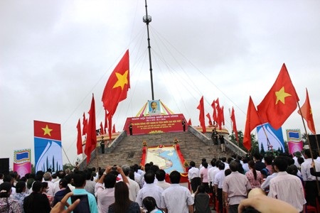 Lễ thượng cờ diễn ra trang nghiêm, xúc động