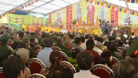 Hơn 5.000 người tham gia Đại lễ cầu siêu tri ân các anh hùng, liệt sĩ