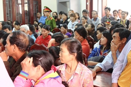 Hàng trăm người dân có mặt tại phiên tòa đều nhận tội đánh chết kẻ nghi trộm chó