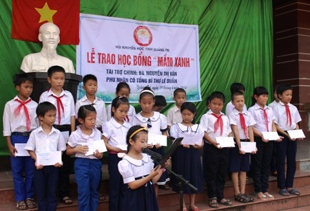 Quảng Trị: Trao 20 suất học bổng đến học sinh khó khăn, hiếu học